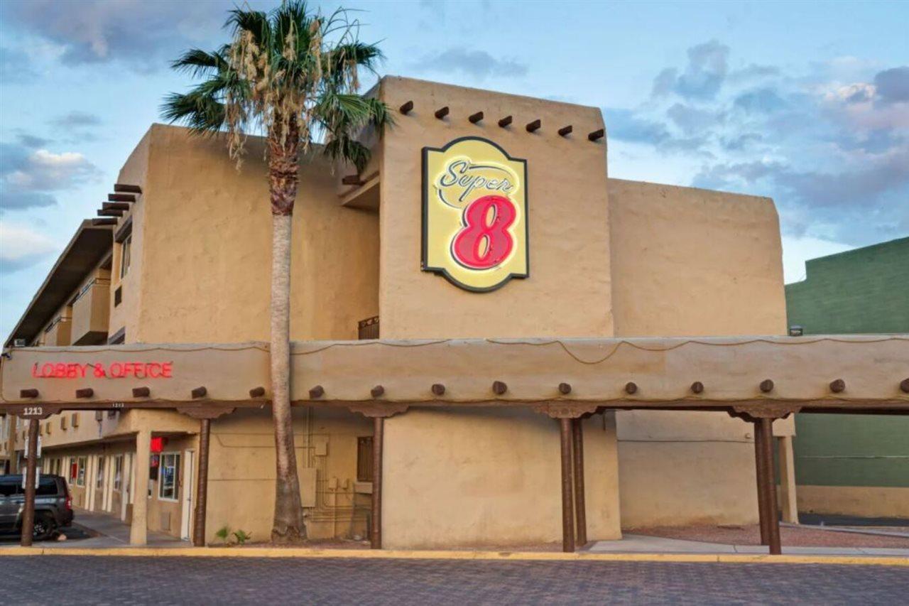 Super 8 By Wyndham Las Vegas North Strip/Fremont St. Area Hotel Exterior photo