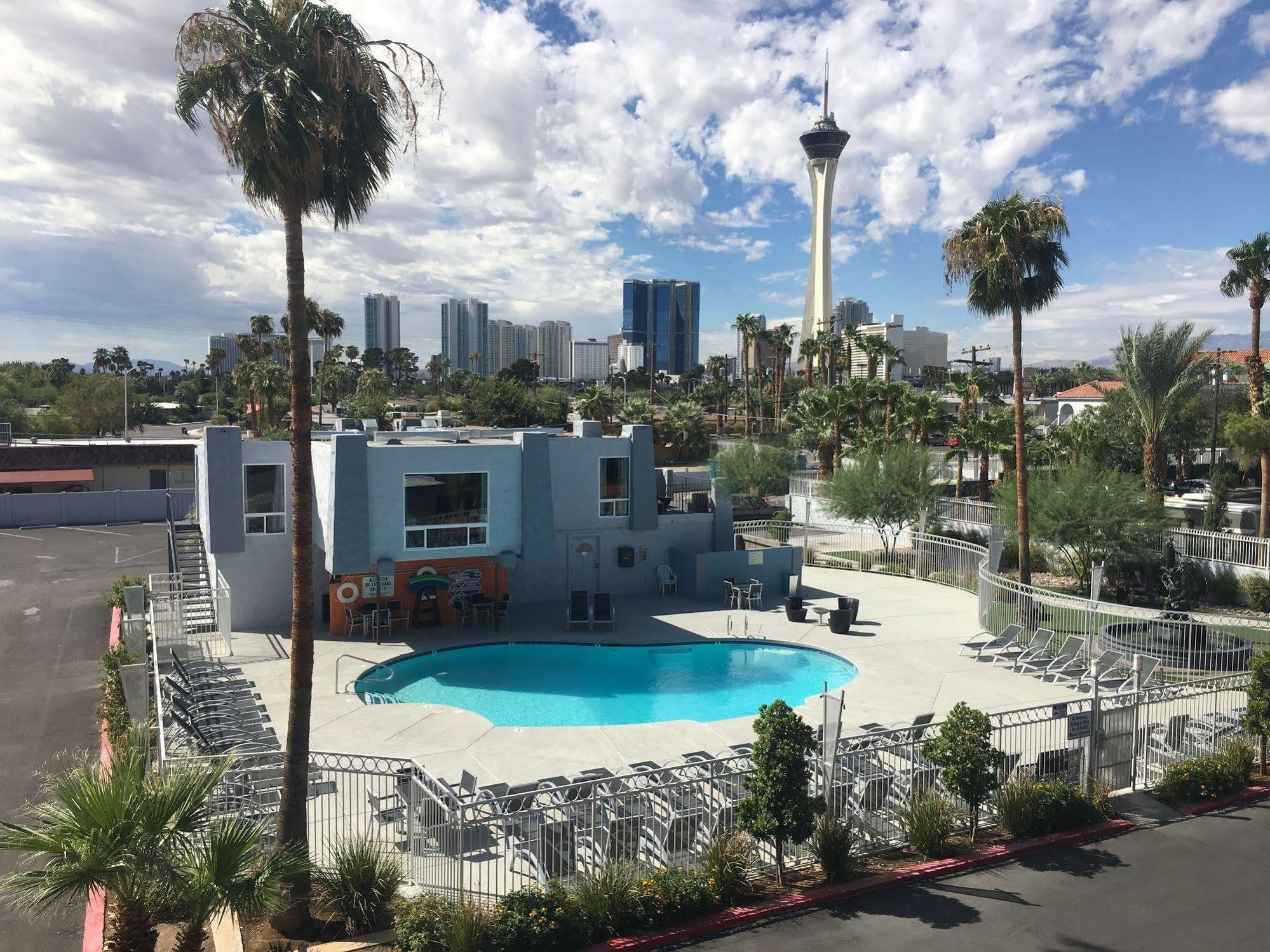 Super 8 By Wyndham Las Vegas North Strip/Fremont St. Area Hotel Exterior photo