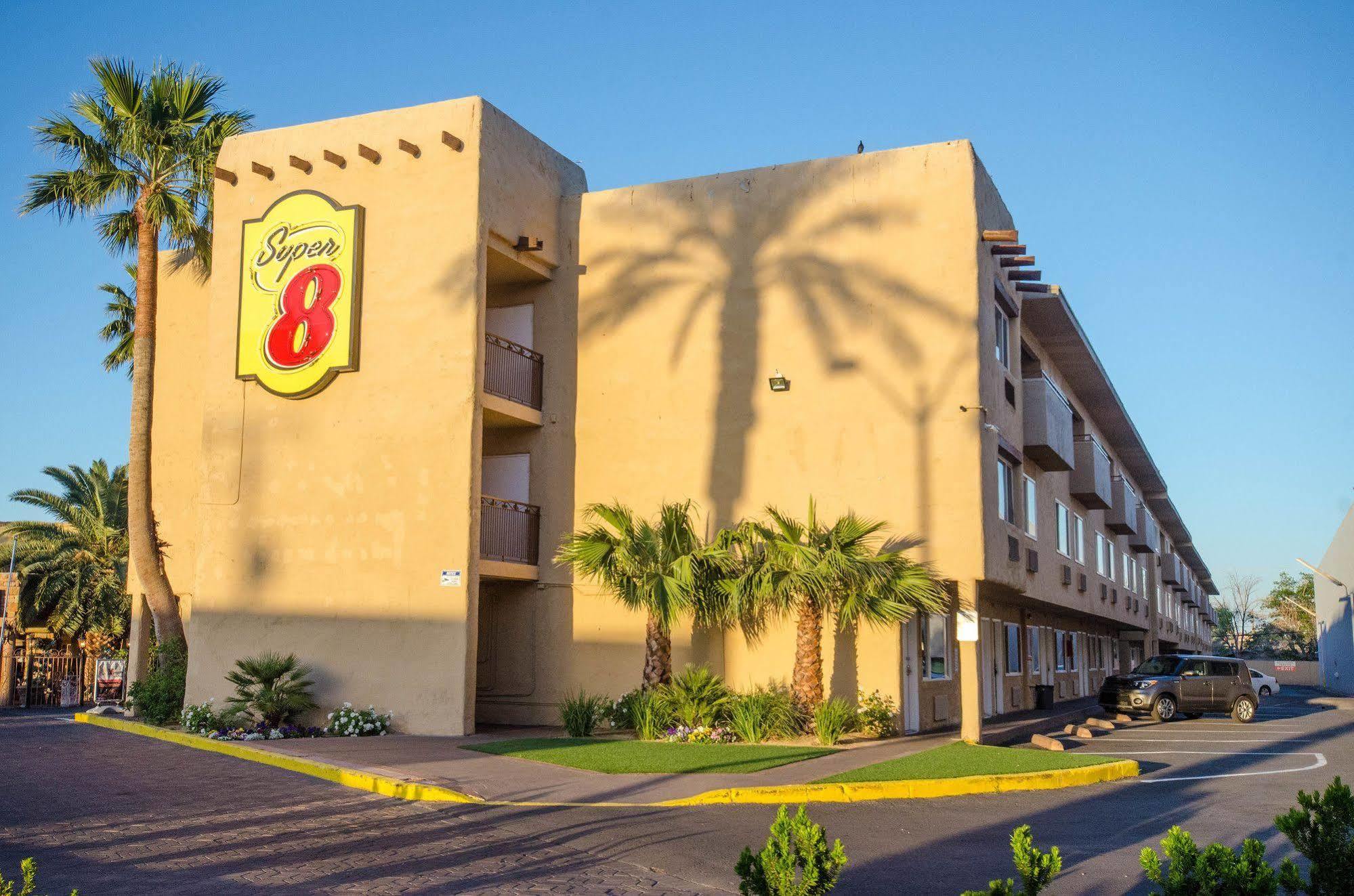 Super 8 By Wyndham Las Vegas North Strip/Fremont St. Area Hotel Exterior photo